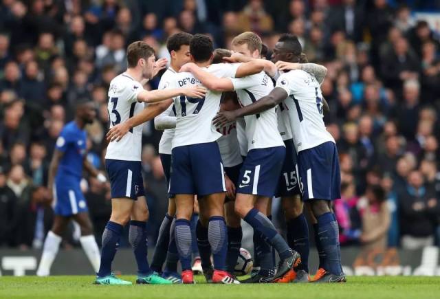 记者：利雅得新月希望签下萨拉赫，美职联的圣地亚哥也有意